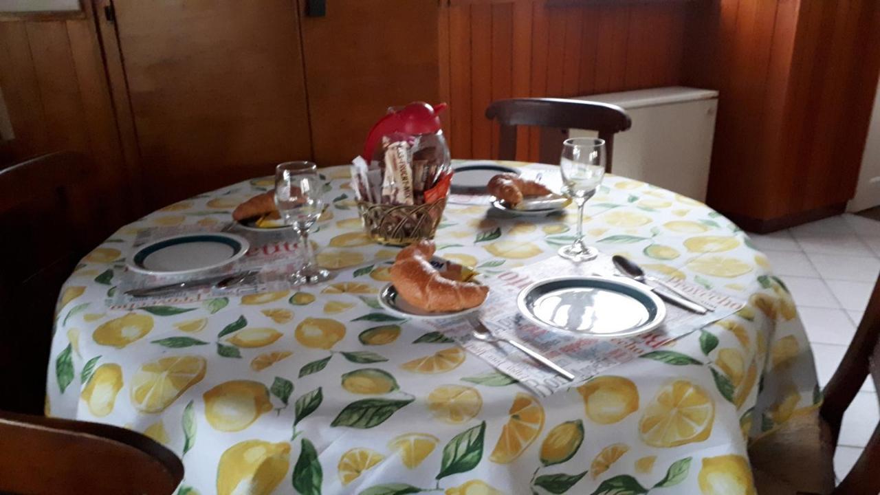 B&B Appartamenti Chez Patty Castel San Pietro Bagian luar foto